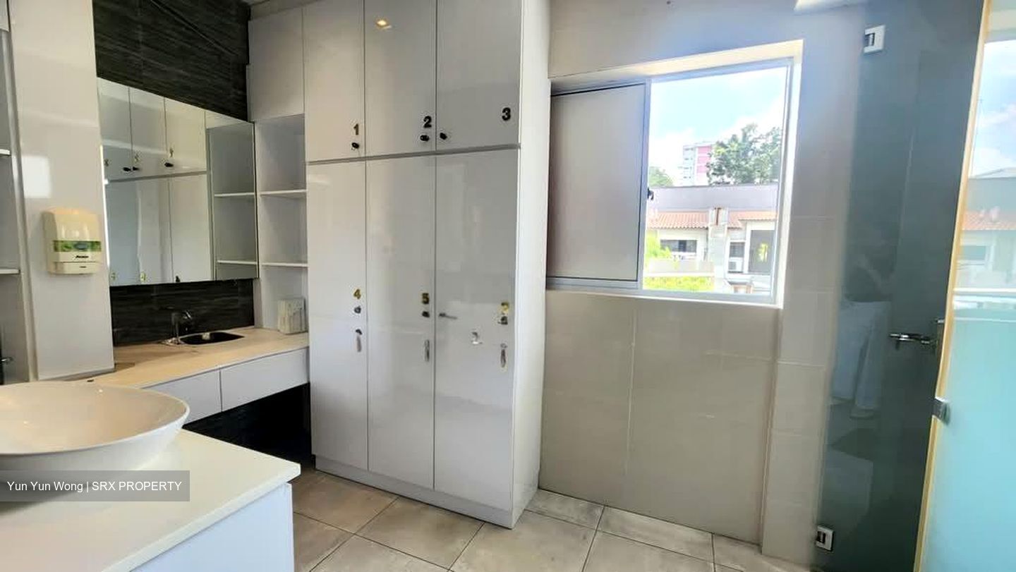 Ang Mo Kio Avenue 8 (D20), Shop House #601907601